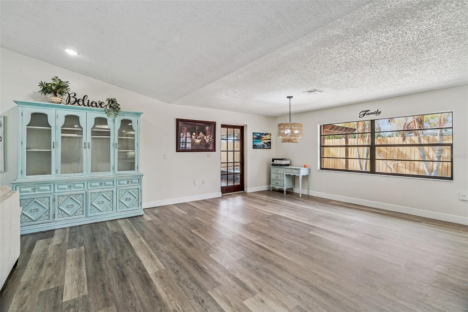 Listing photo id 3 for 870 Croton Road