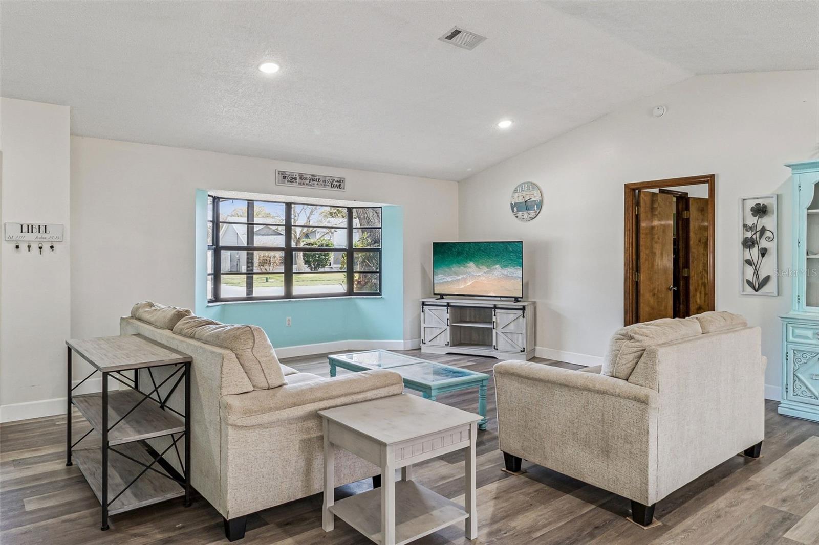 Listing photo id 5 for 870 Croton Road