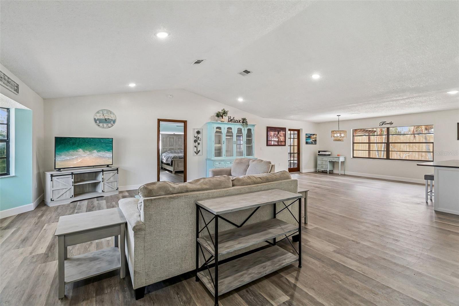 Listing photo id 7 for 870 Croton Road