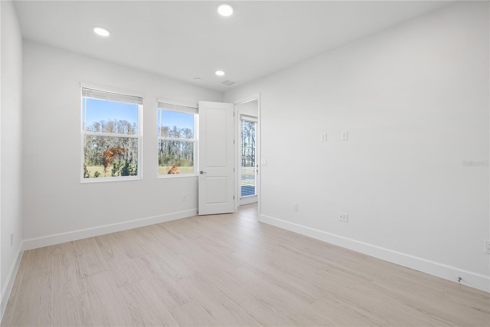 Image 33 of 77 For 16788 Muskgrass Drive