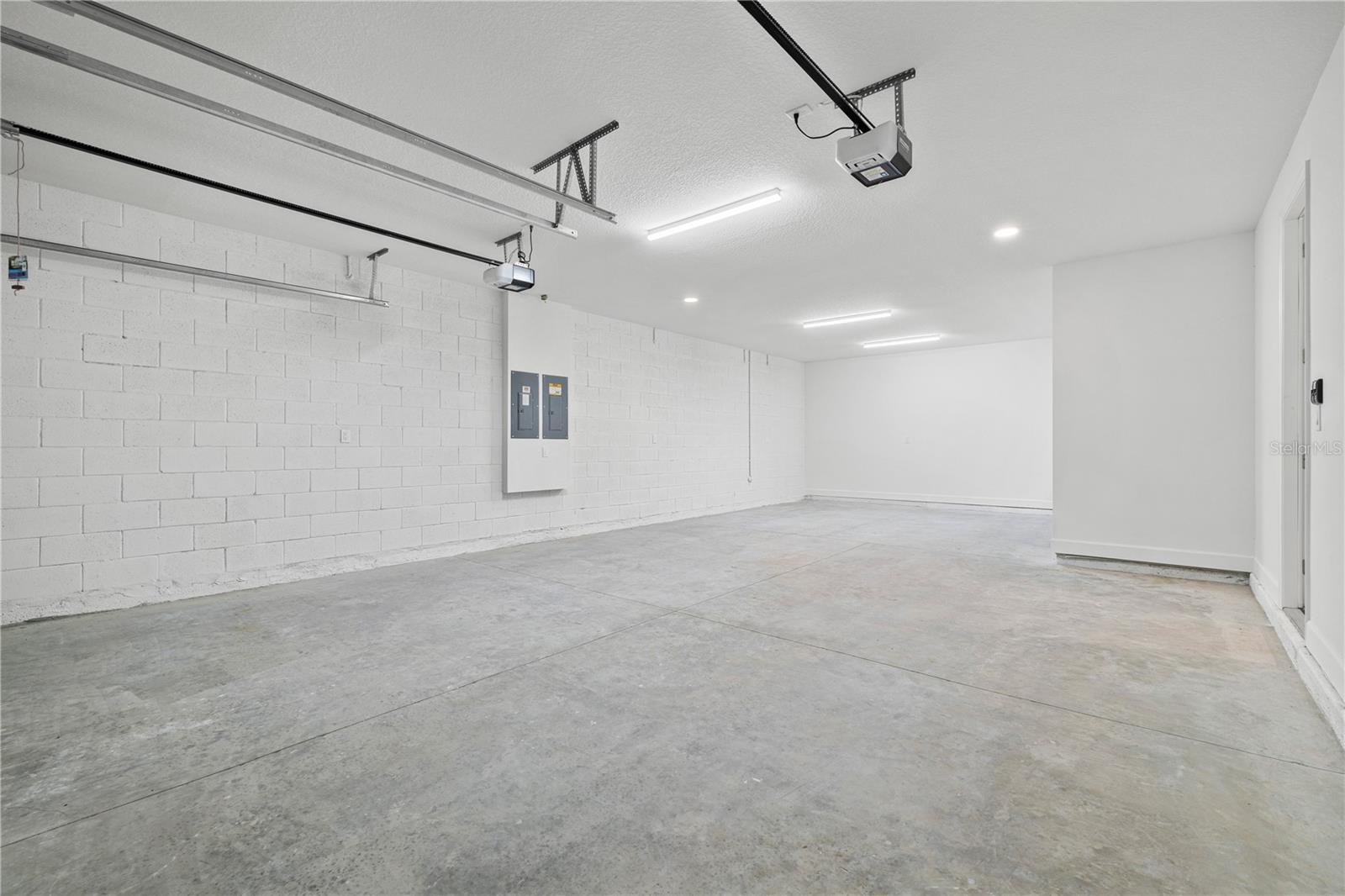 Image 34 of 77 For 16788 Muskgrass Drive