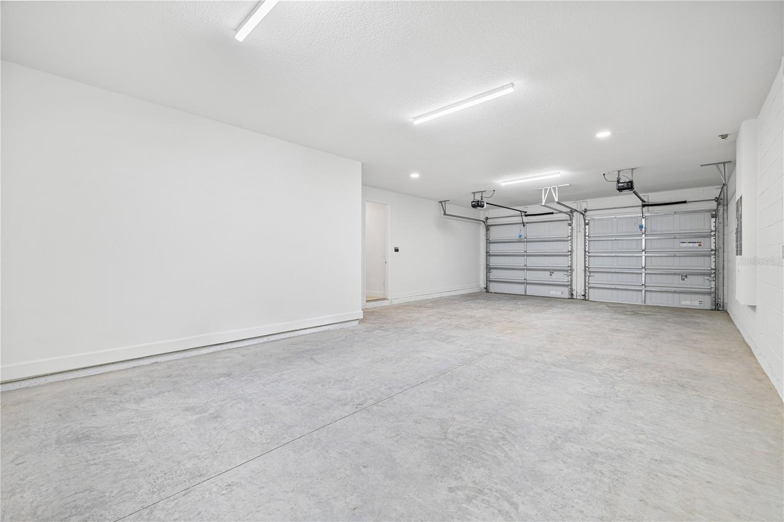 Image 35 of 77 For 16788 Muskgrass Drive