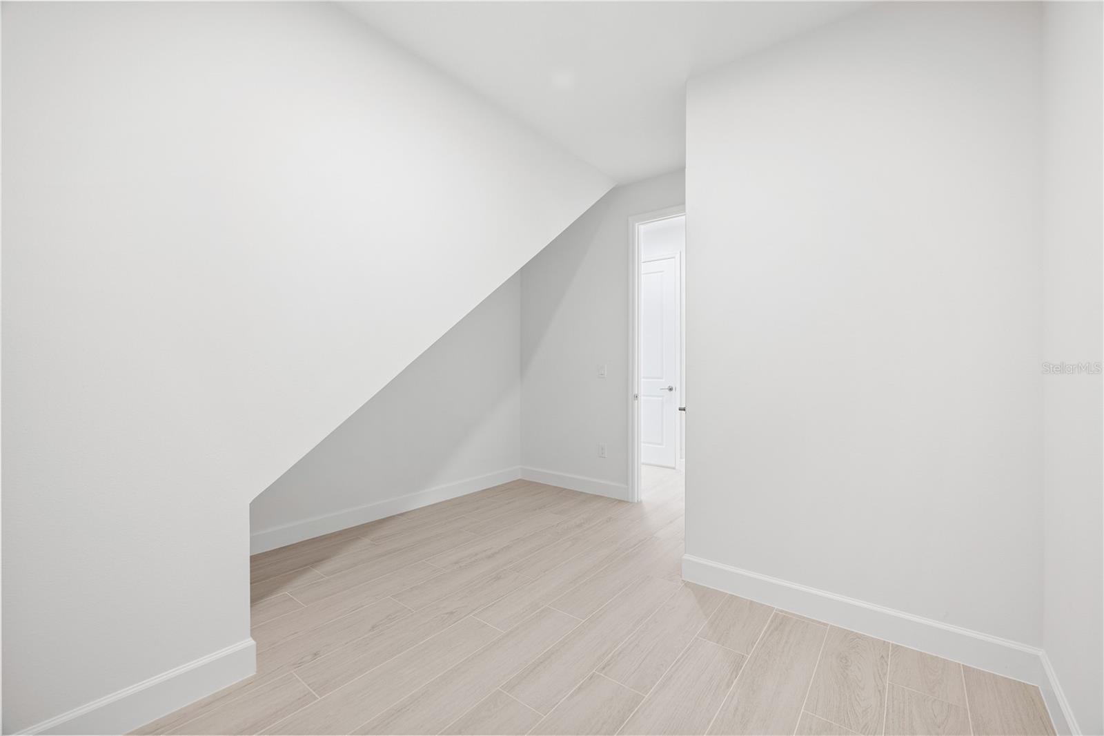 Image 37 of 77 For 16788 Muskgrass Drive