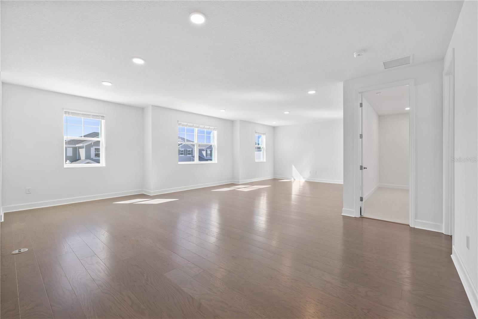 Image 40 of 77 For 16788 Muskgrass Drive