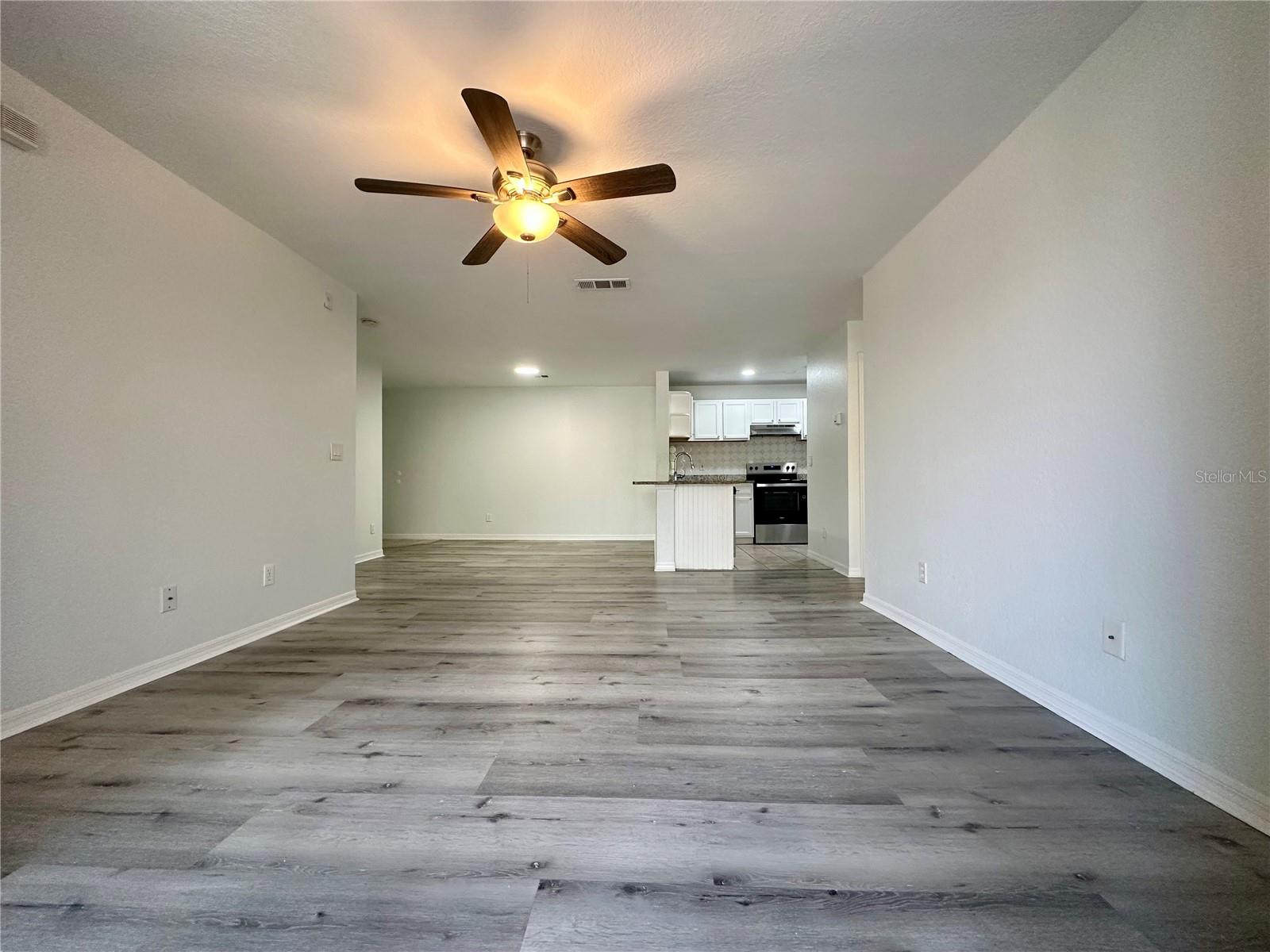 Image 10 of 32 For 7511 Seurat Street 10202