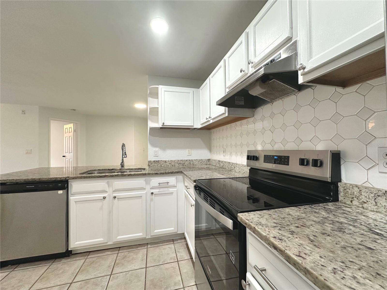 Image 4 of 32 For 7511 Seurat Street 10202