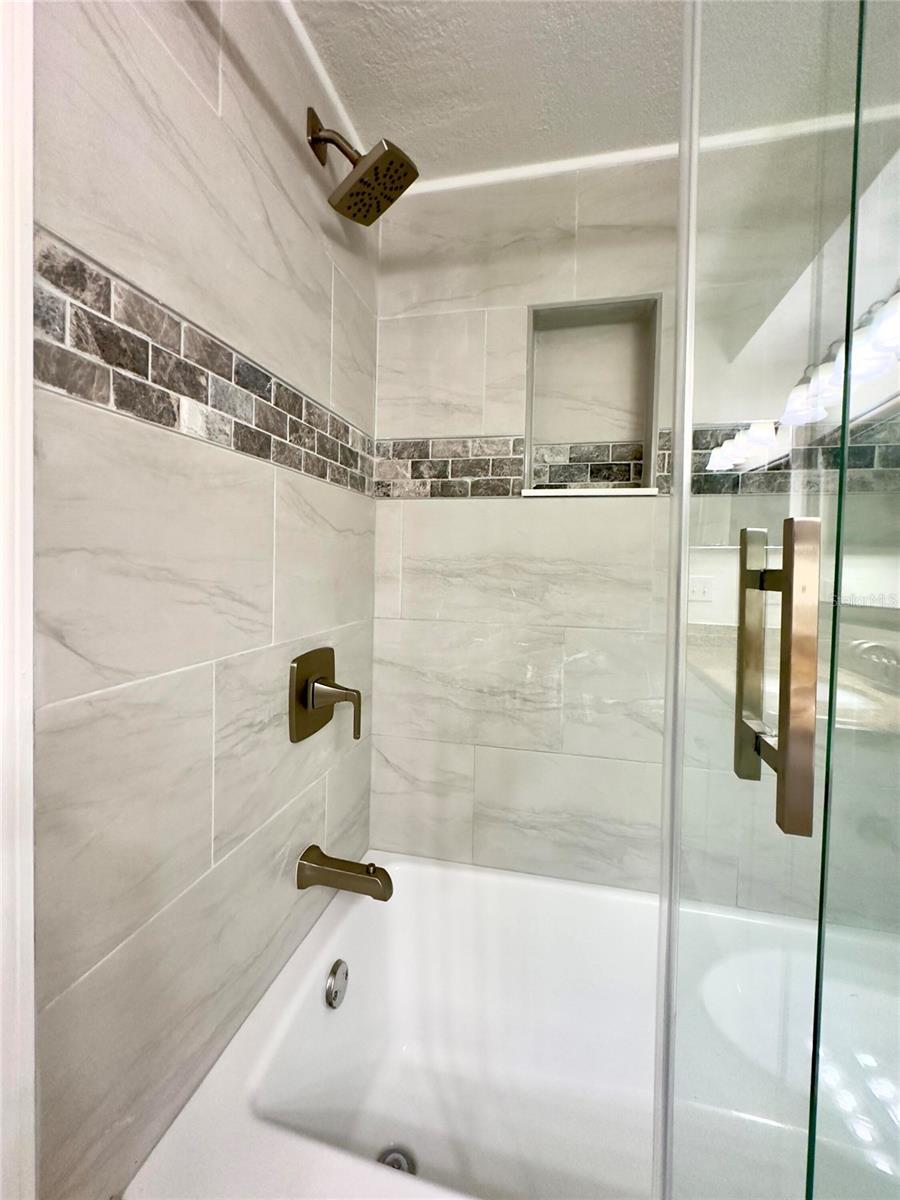 Image 19 of 44 For 5140 Conroy Road 27