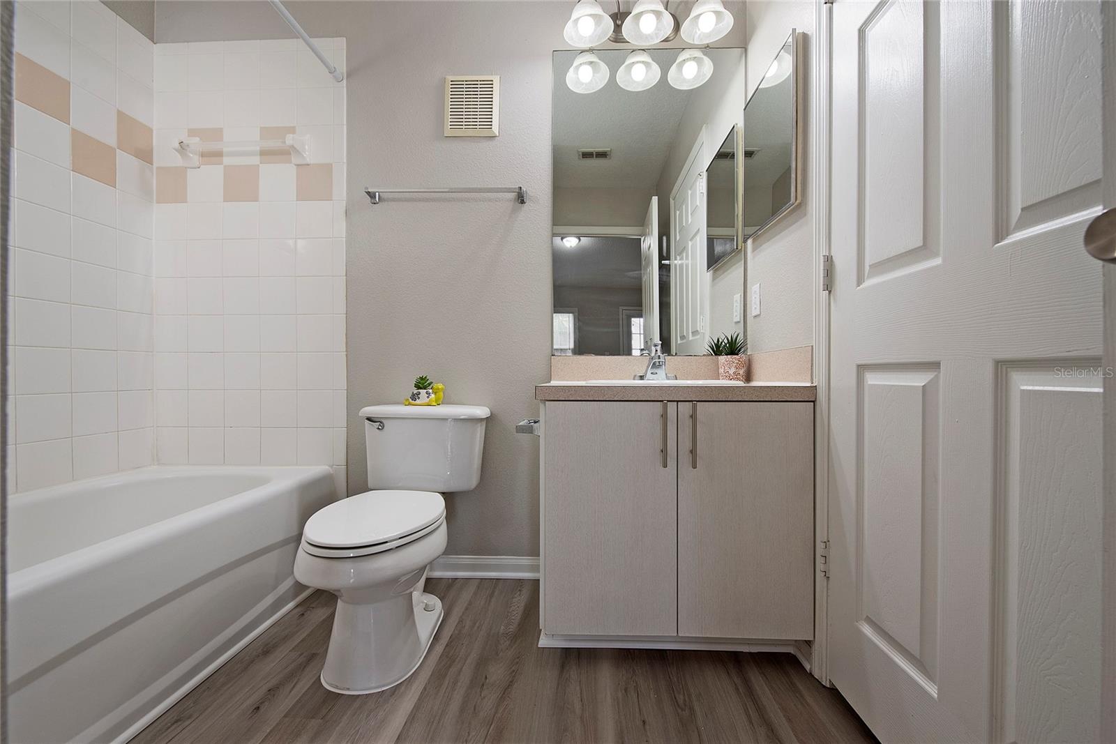 Image 19 of 34 For 6548 Swissco Drive 622