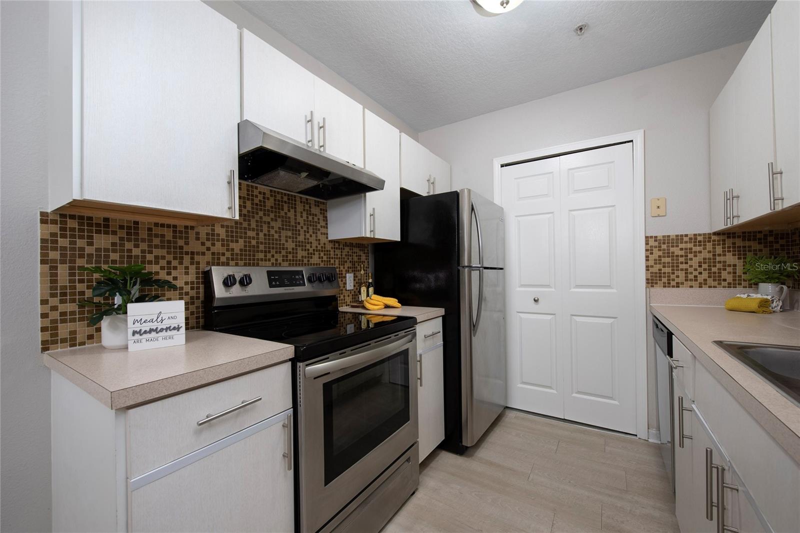 Image 9 of 34 For 6548 Swissco Drive 622