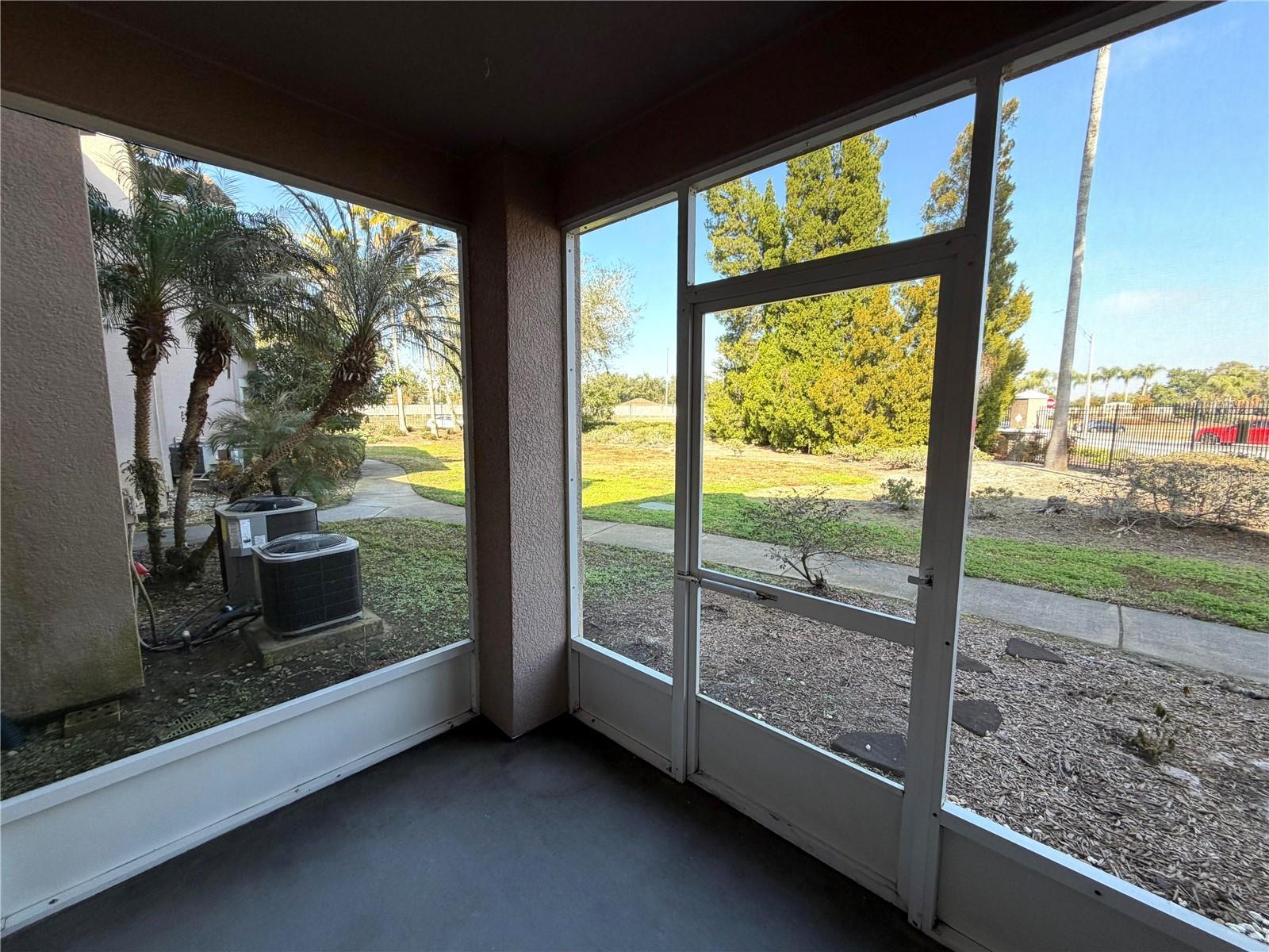 Image 16 of 35 For 18022 Villa Creek Drive 18022