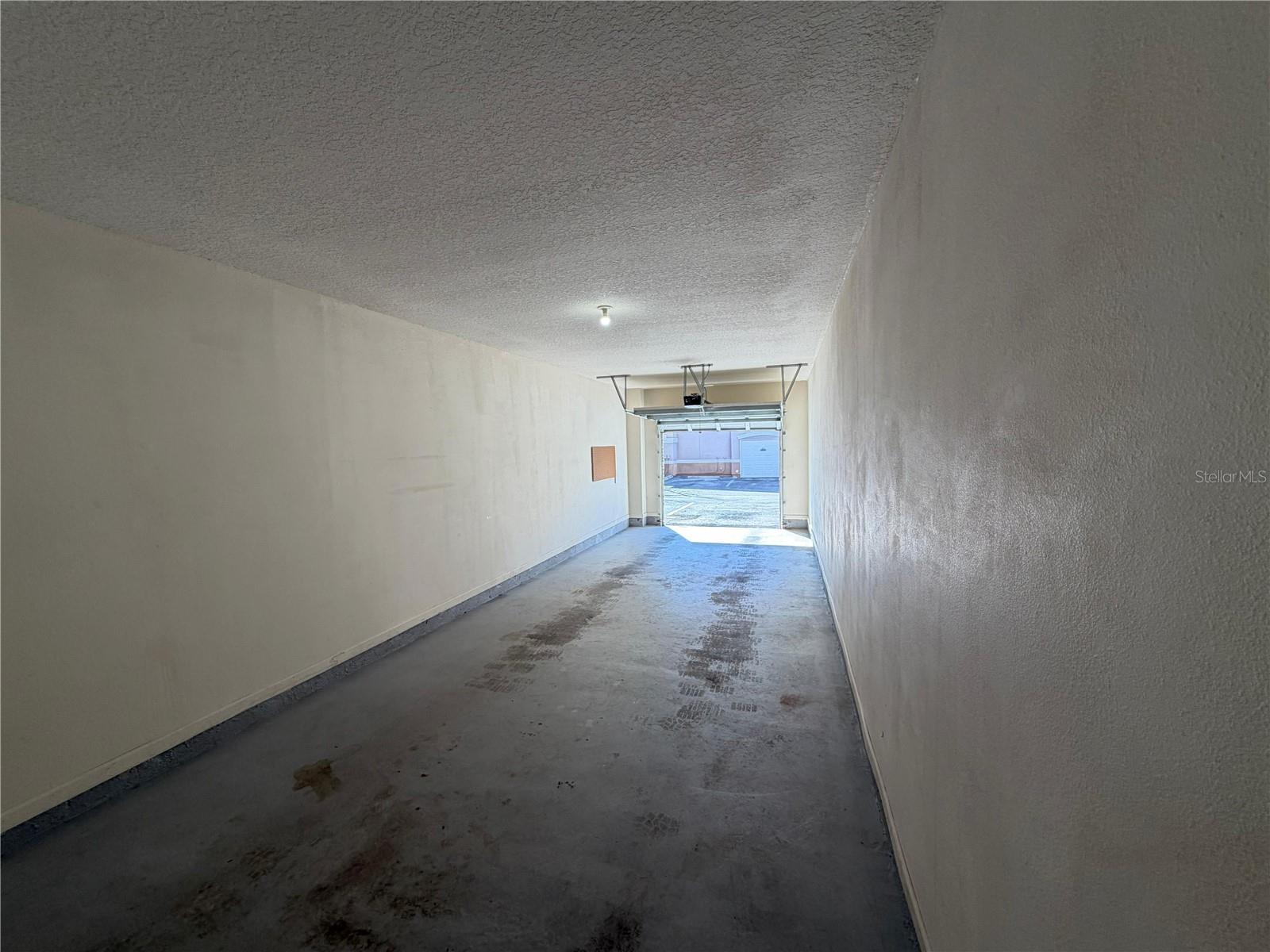 Image 19 of 35 For 18022 Villa Creek Drive 18022