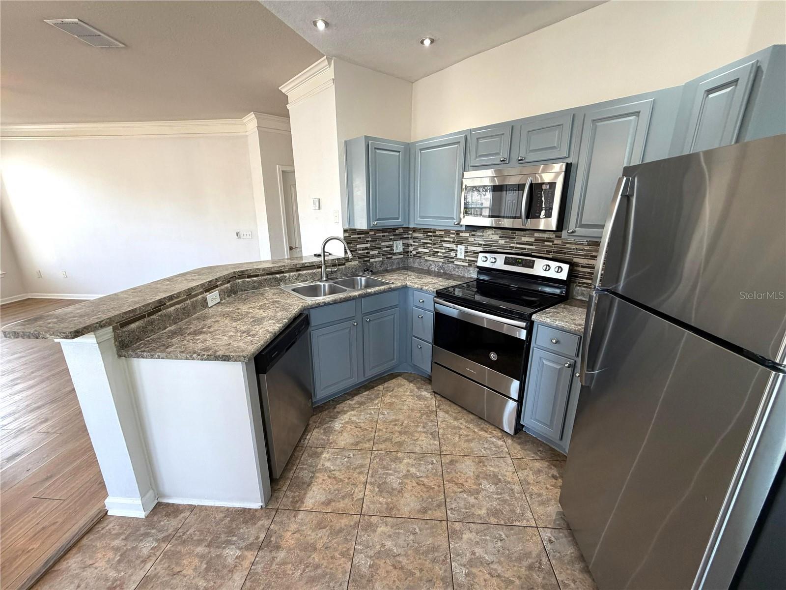 Image 7 of 35 For 18022 Villa Creek Drive 18022