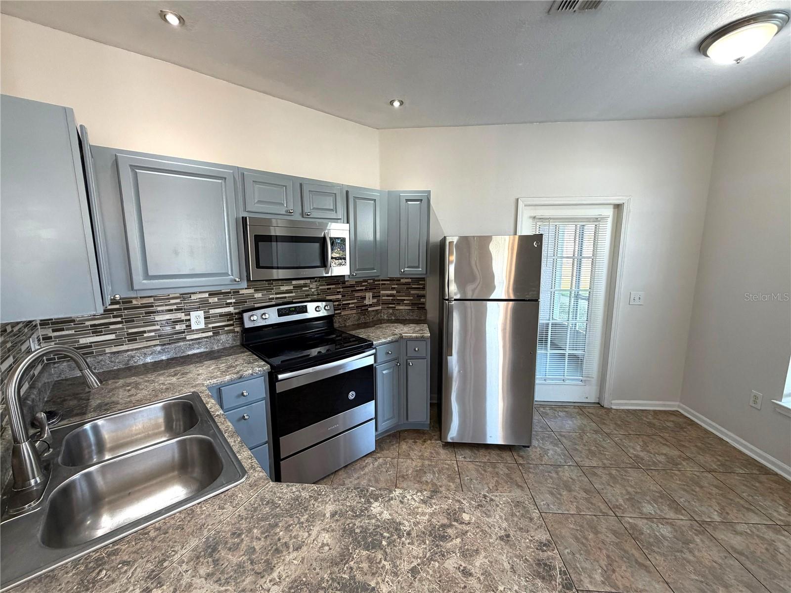 Image 8 of 35 For 18022 Villa Creek Drive 18022