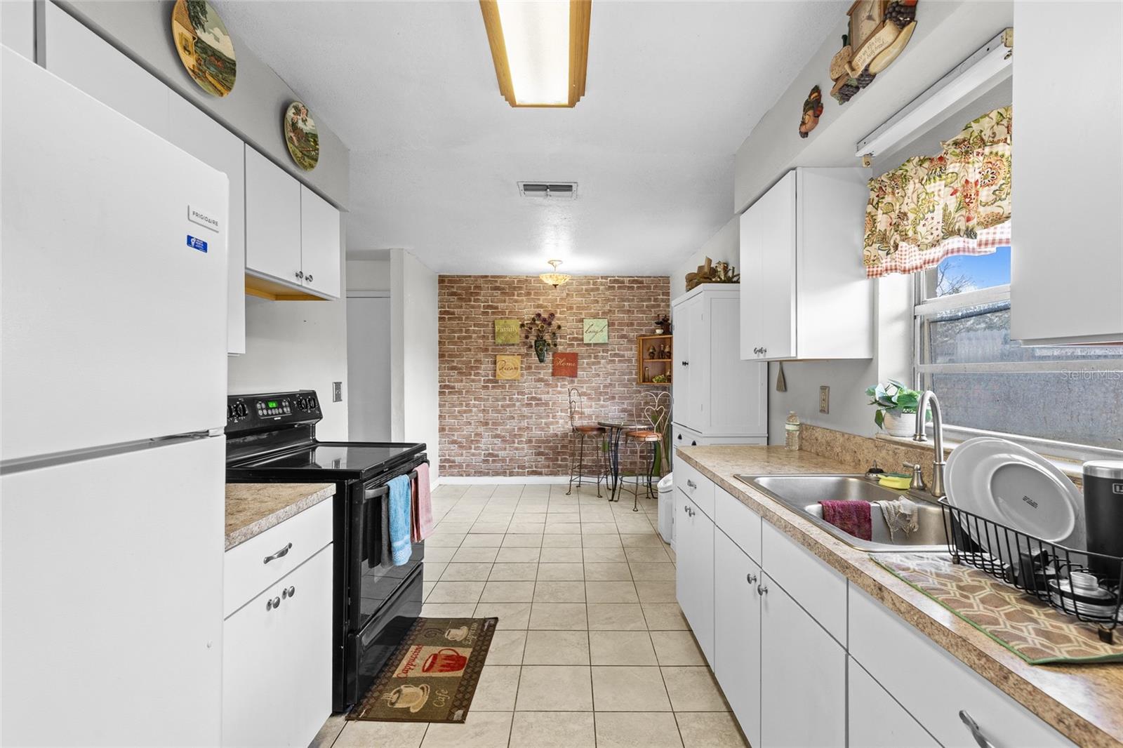 Image 8 of 25 For 4003 Prairie Bend Lane