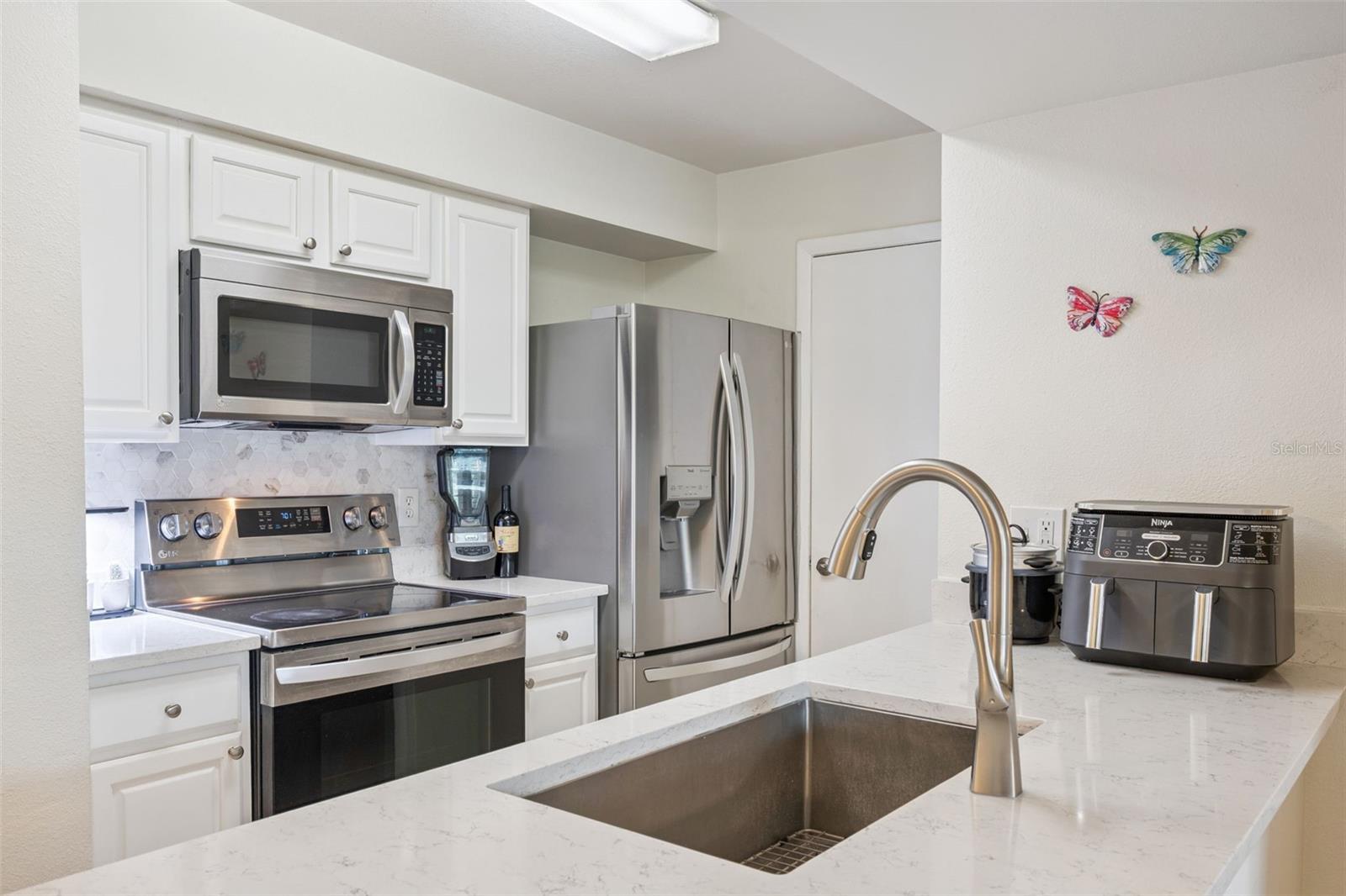 Image 11 of 40 For 3032 Parkway Boulevard 305