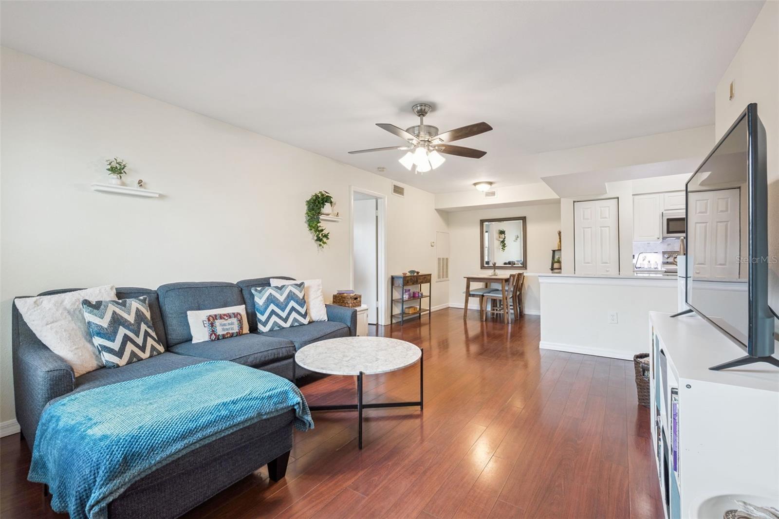 Image 3 of 40 For 3032 Parkway Boulevard 305