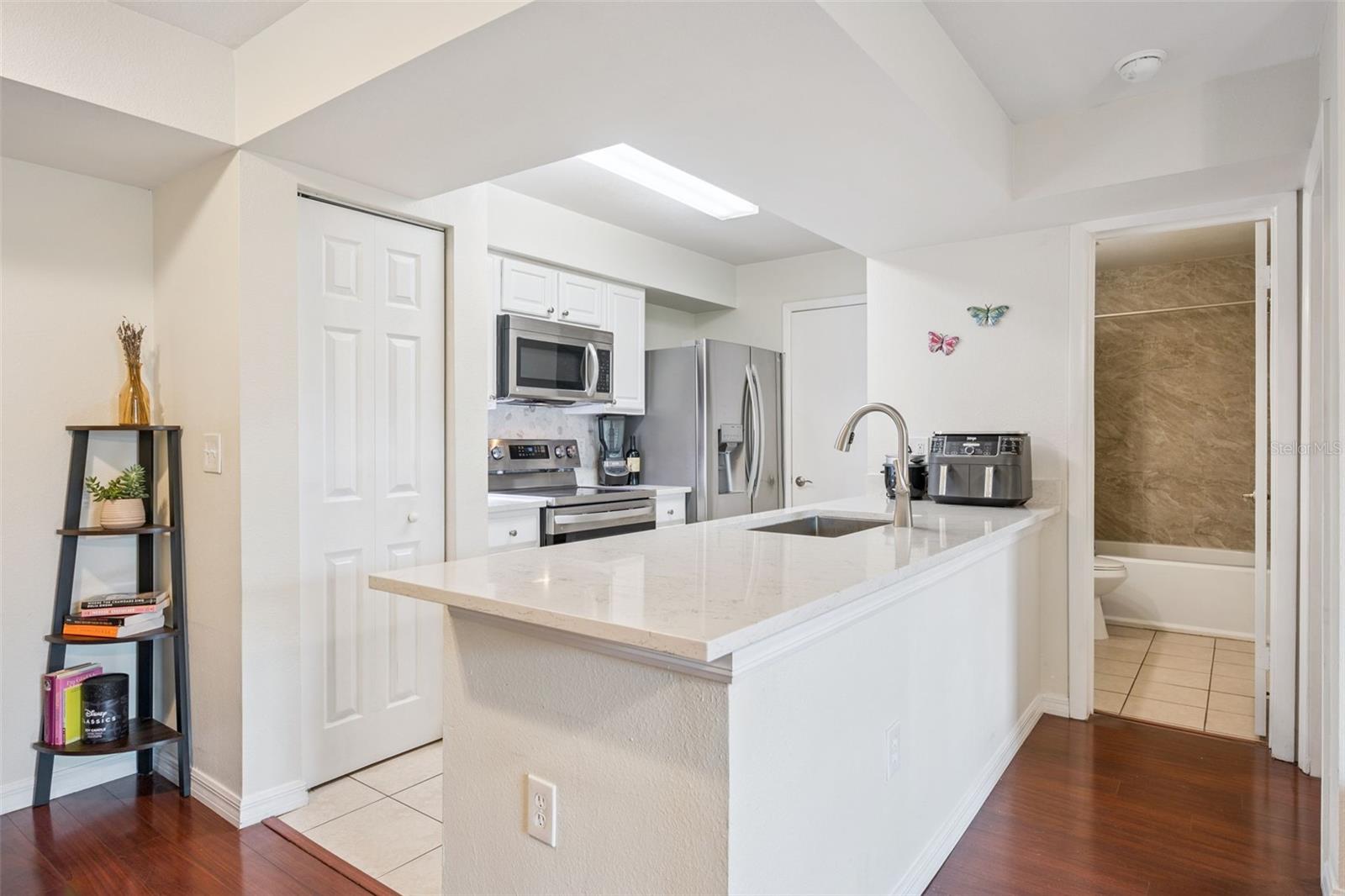 Image 7 of 40 For 3032 Parkway Boulevard 305