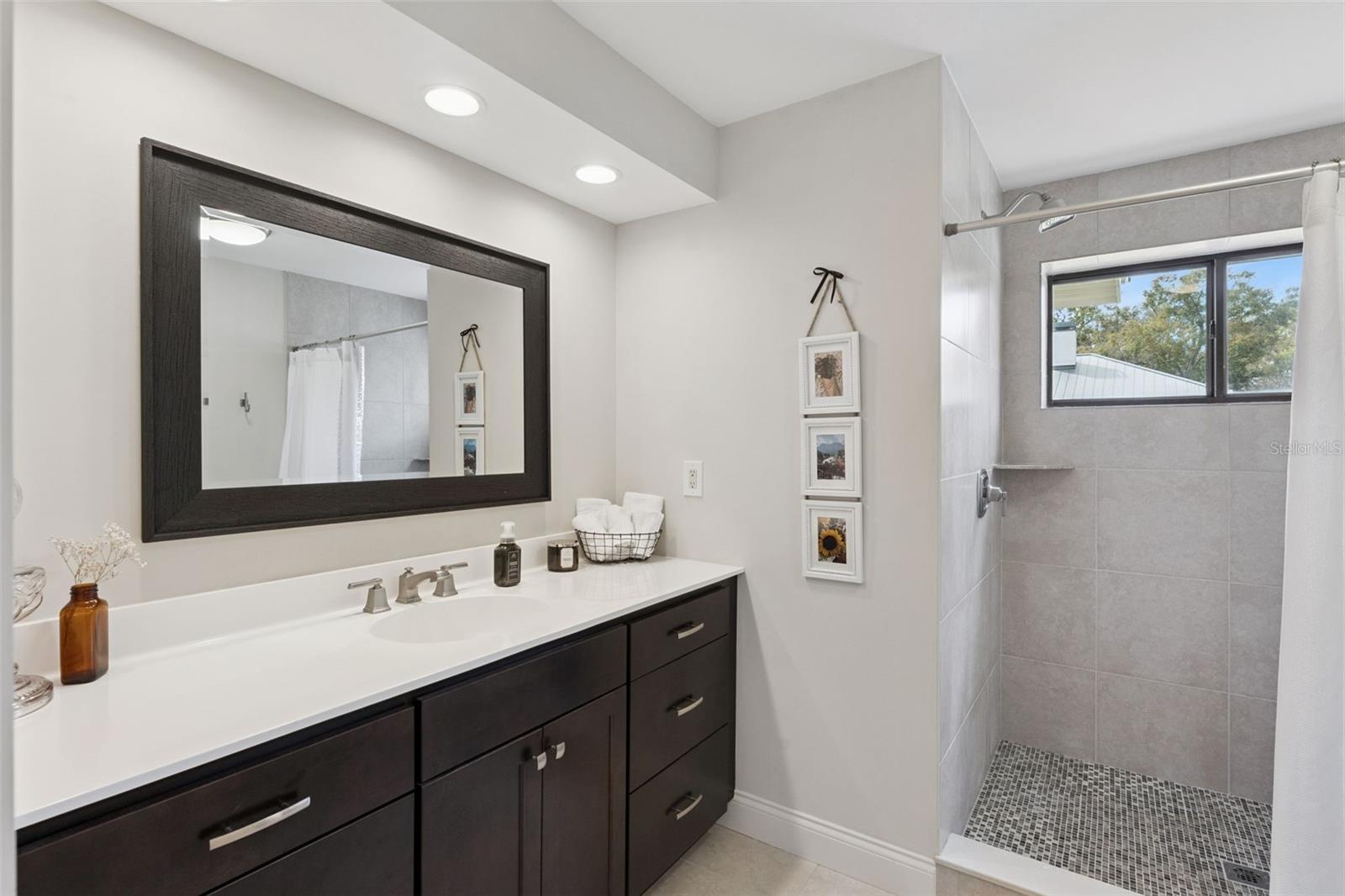 Image 25 of 45 For 8606 Bay Drive