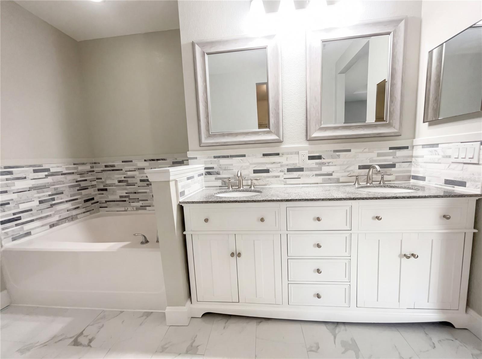 Image 21 of 31 For 15193 Mille Fiore Boulevard