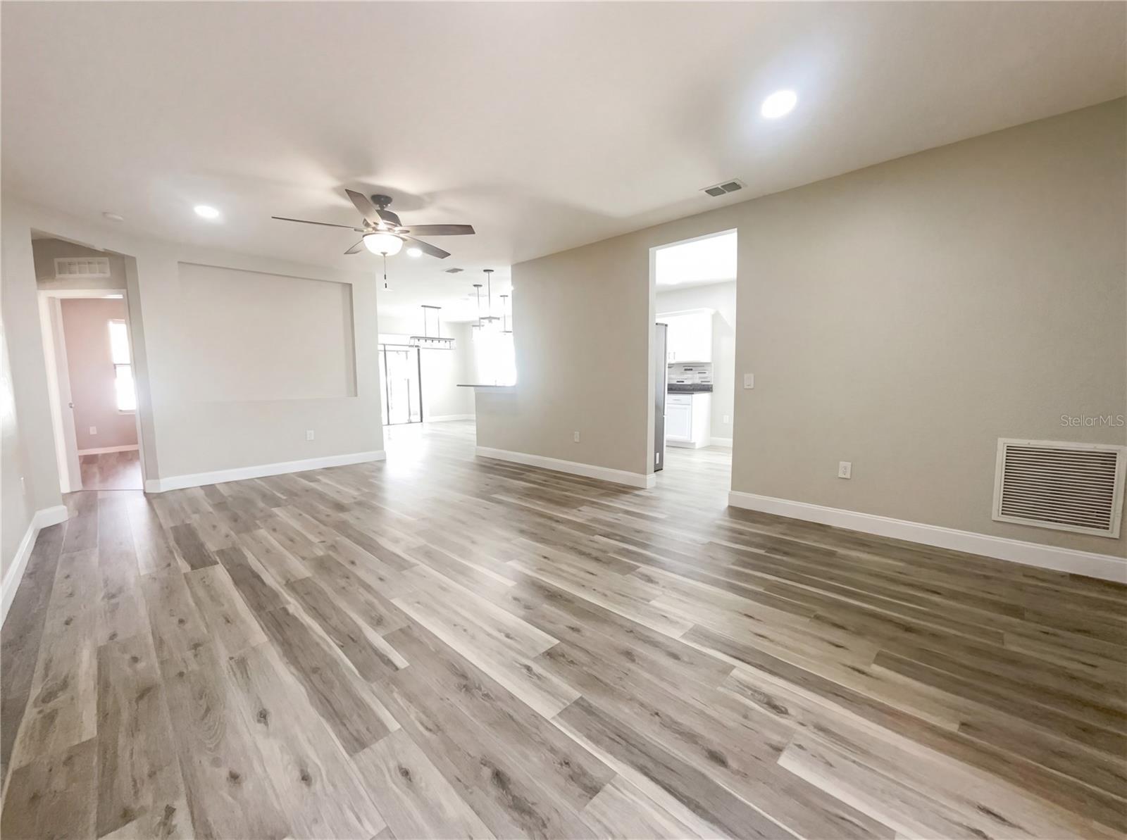 Image 3 of 31 For 15193 Mille Fiore Boulevard