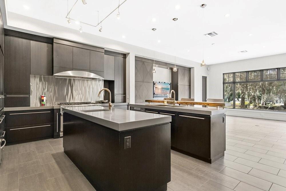 Image 11 of 65 For 2550 Venetian Way