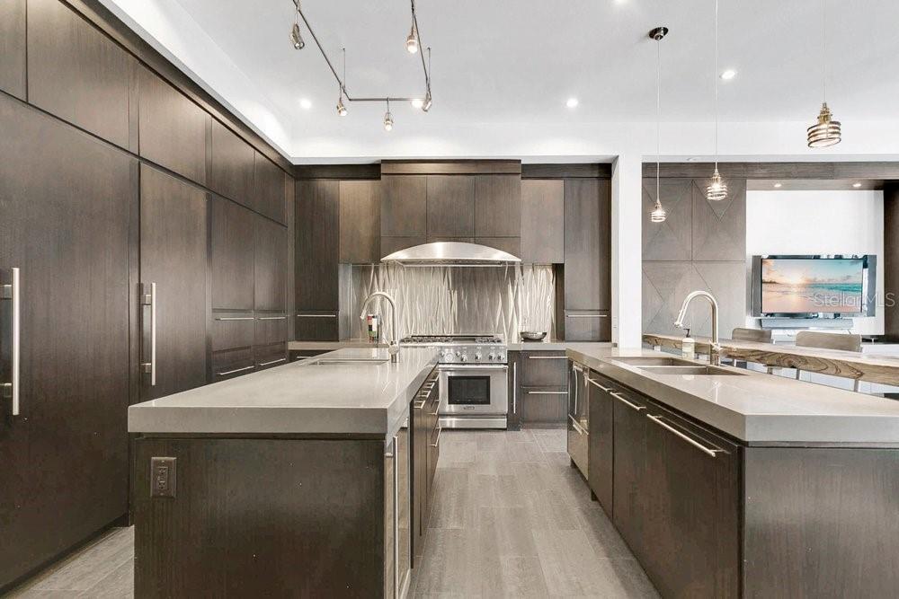 Image 13 of 65 For 2550 Venetian Way