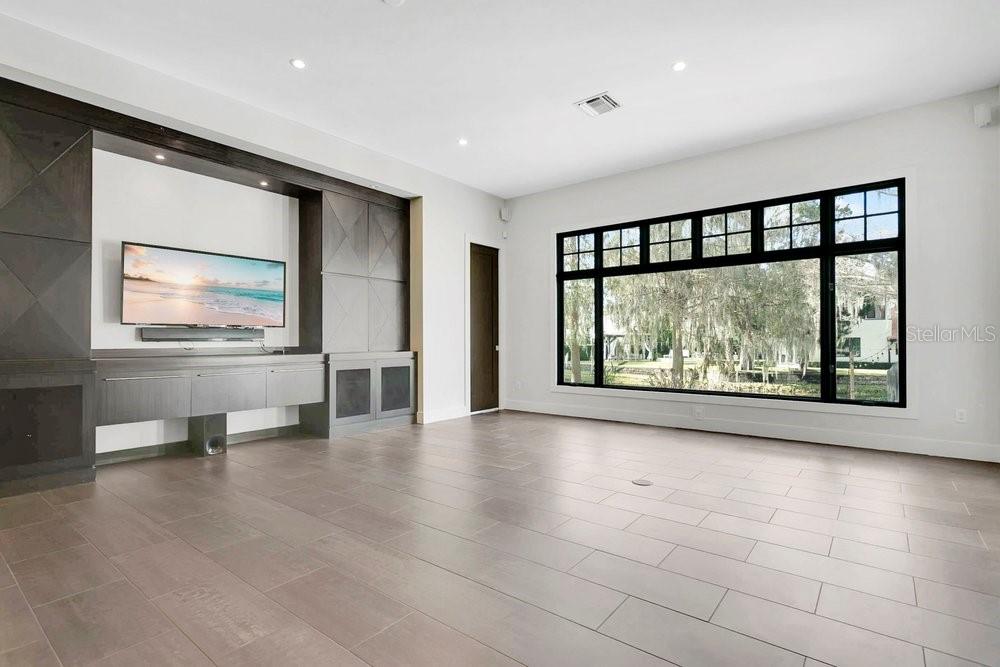 Image 14 of 65 For 2550 Venetian Way