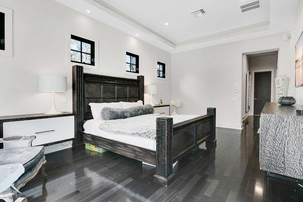 Image 21 of 65 For 2550 Venetian Way