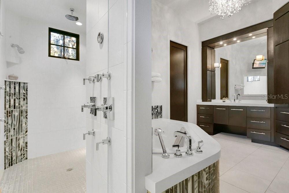 Image 24 of 65 For 2550 Venetian Way