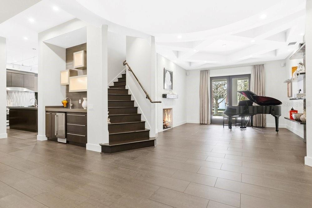 Image 3 of 65 For 2550 Venetian Way