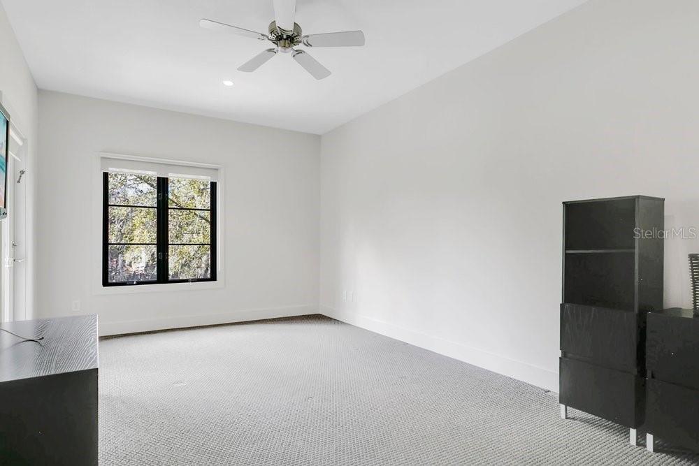 Image 31 of 65 For 2550 Venetian Way