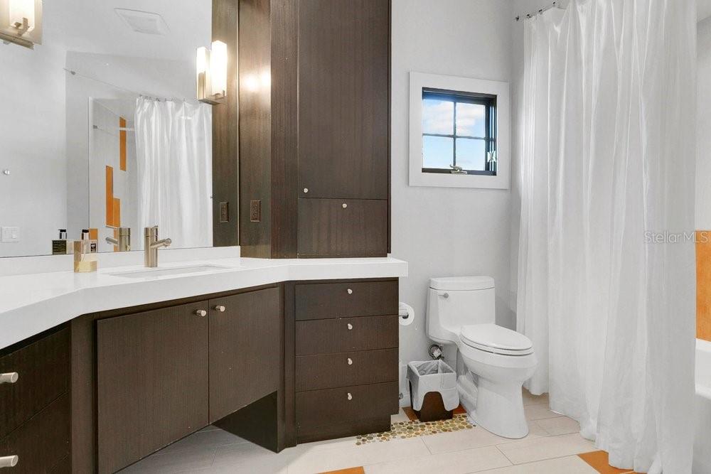 Image 33 of 65 For 2550 Venetian Way