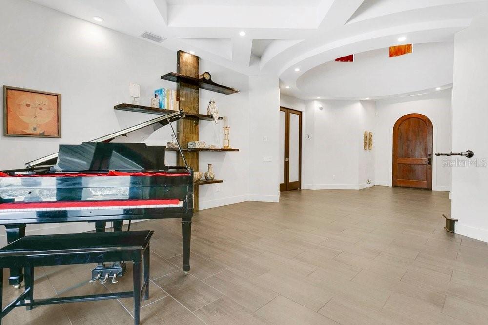 Image 4 of 65 For 2550 Venetian Way