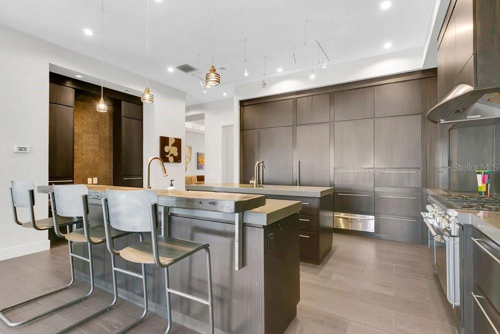 Image 5 of 65 For 2550 Venetian Way