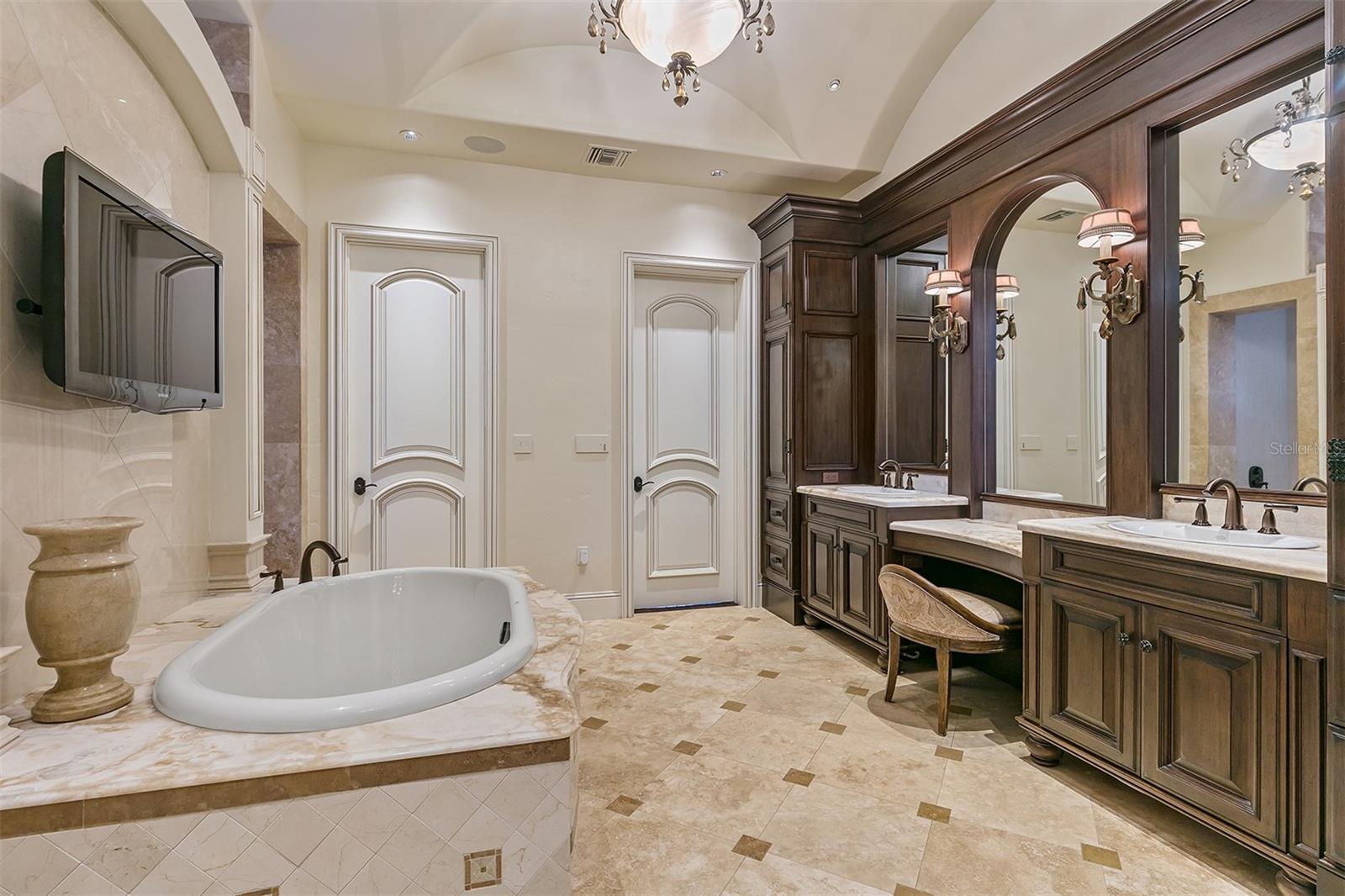 Image 28 of 72 For 6142 Grosvenor Shore Drive