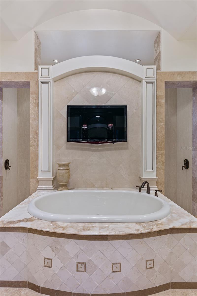 Image 29 of 72 For 6142 Grosvenor Shore Drive