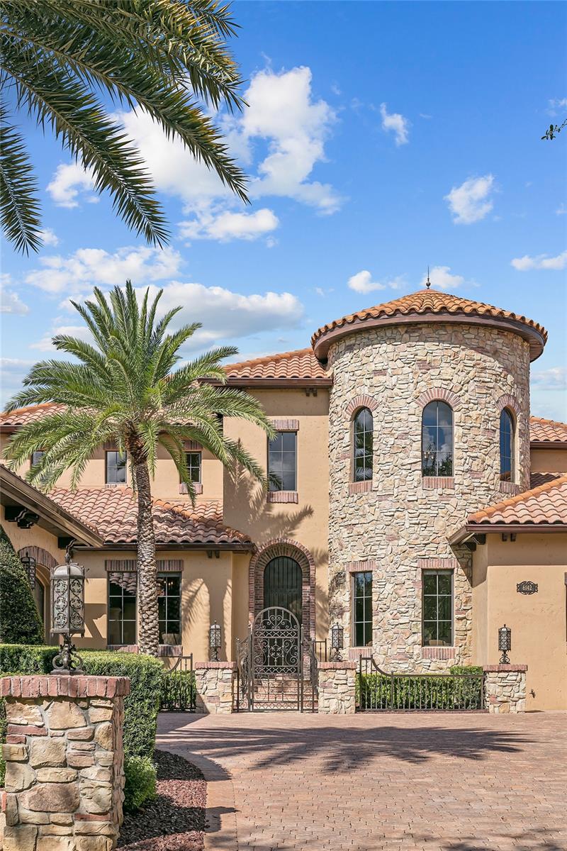 Image 3 of 72 For 6142 Grosvenor Shore Drive