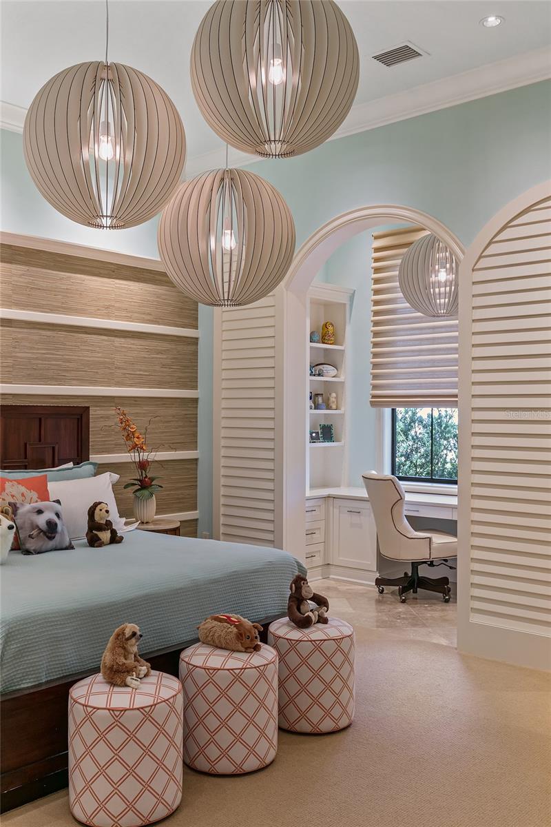 Image 34 of 72 For 6142 Grosvenor Shore Drive