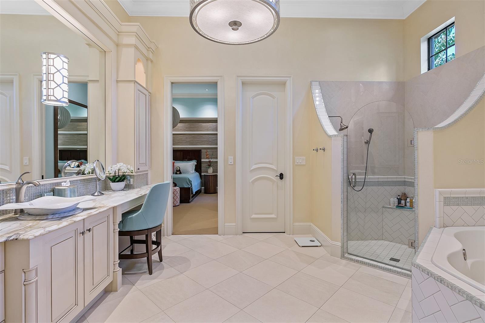 Image 37 of 72 For 6142 Grosvenor Shore Drive