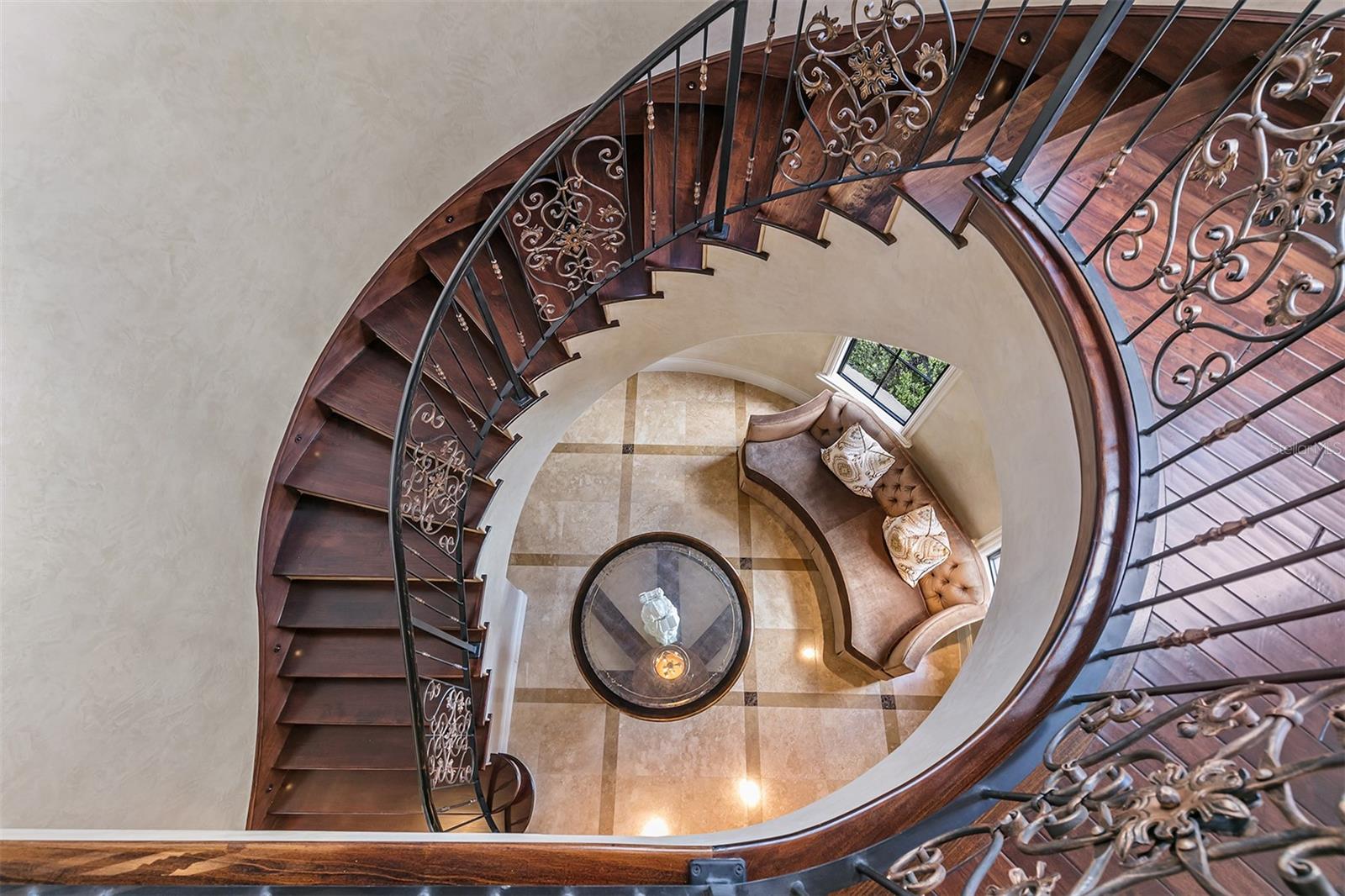 Image 39 of 72 For 6142 Grosvenor Shore Drive