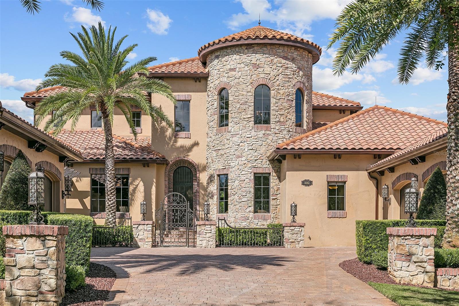 Image 4 of 72 For 6142 Grosvenor Shore Drive