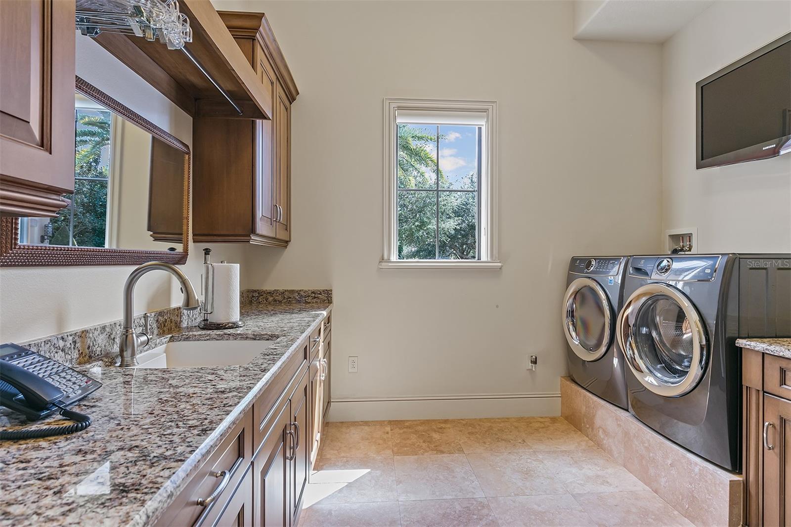 Image 50 of 72 For 6142 Grosvenor Shore Drive