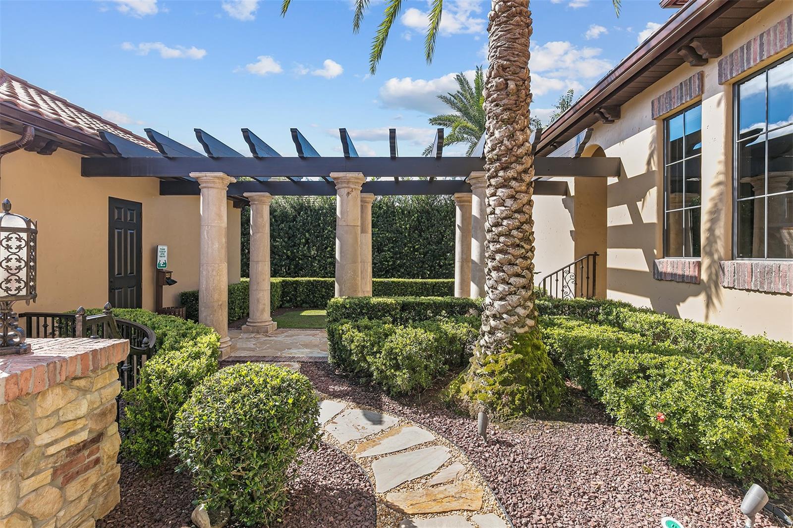 Image 52 of 72 For 6142 Grosvenor Shore Drive