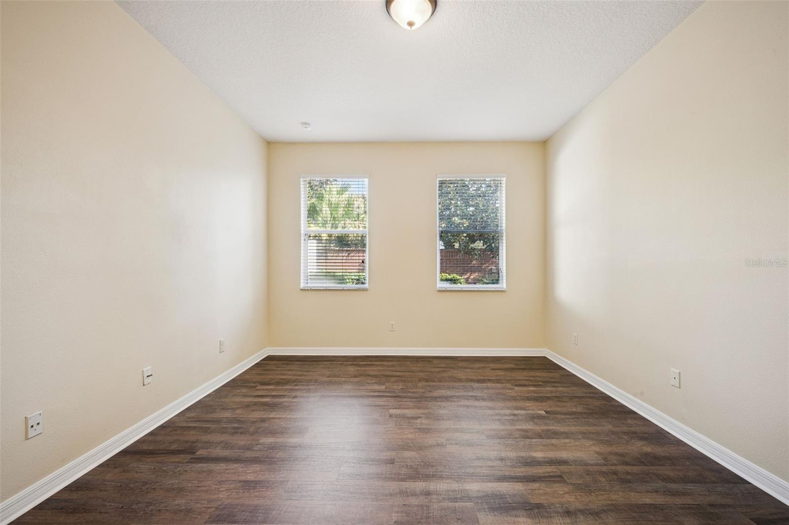 Image 17 of 48 For 952 Davenwood Court