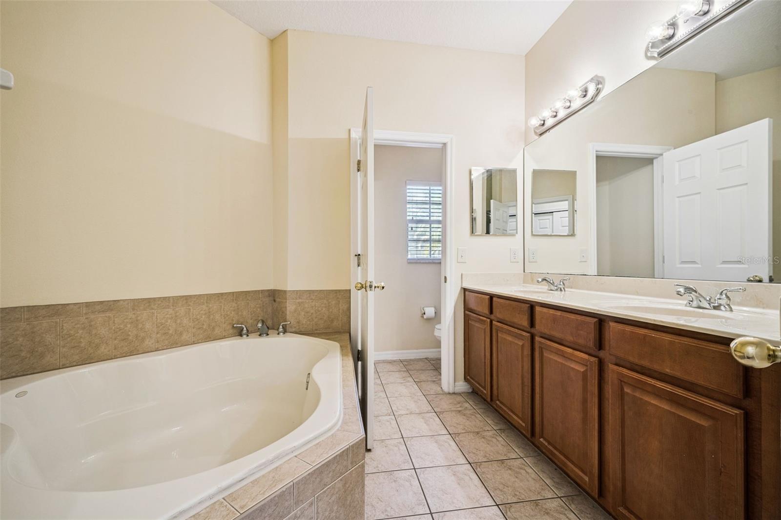 Image 19 of 48 For 952 Davenwood Court