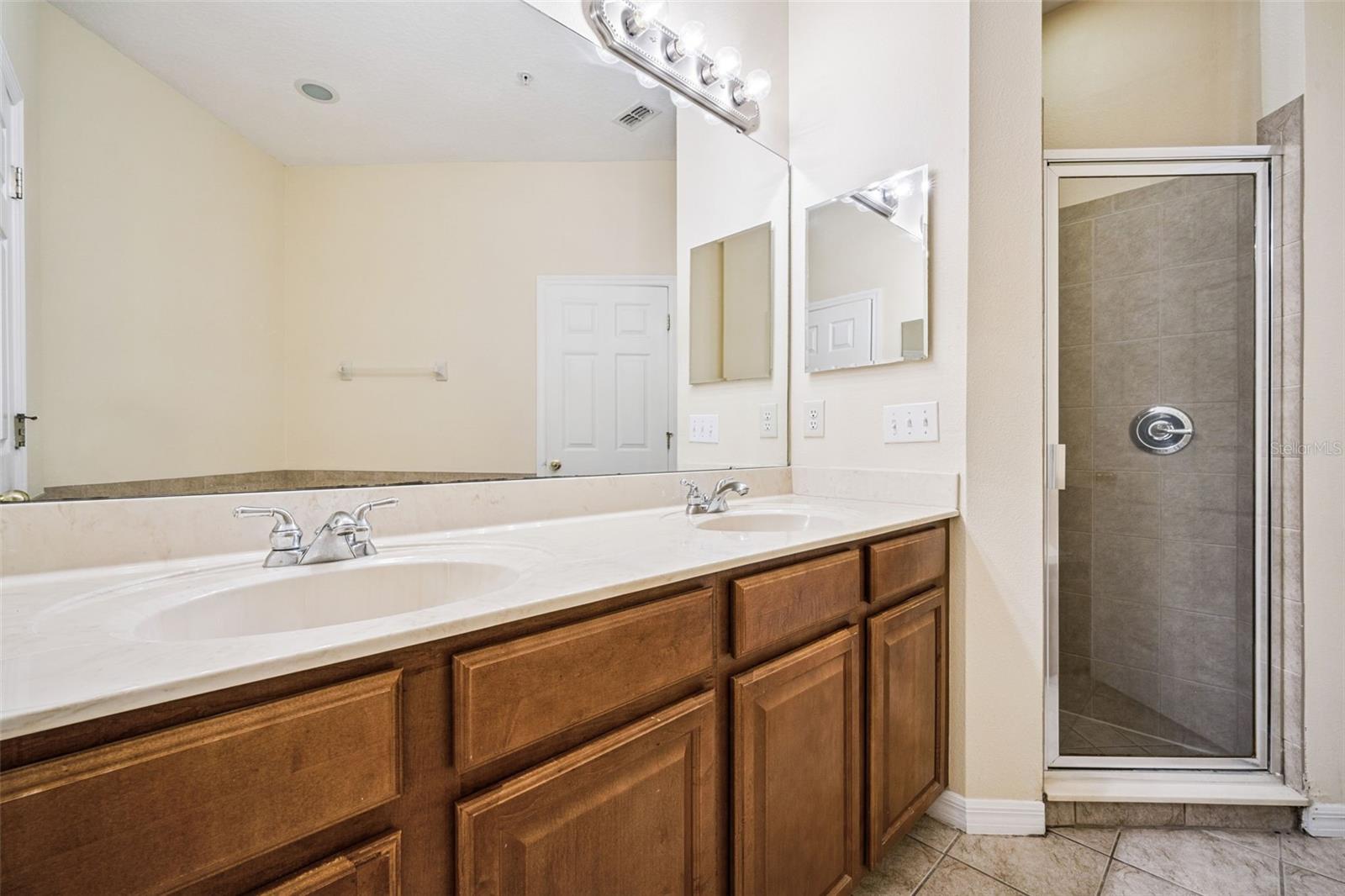 Image 20 of 48 For 952 Davenwood Court