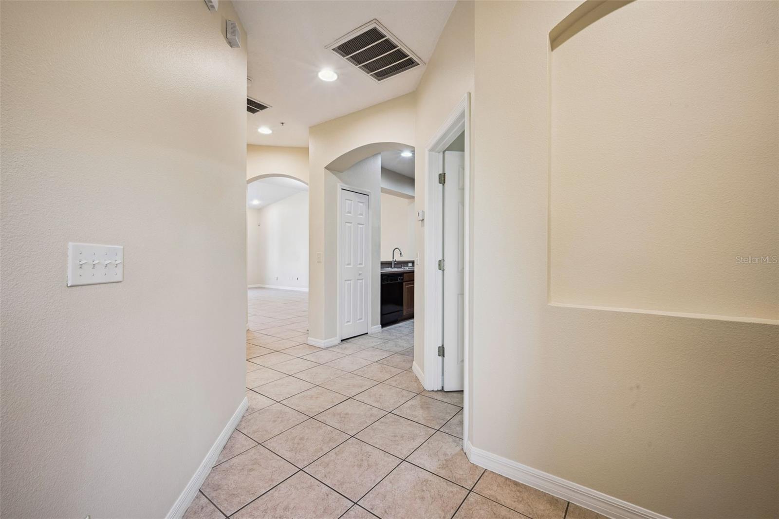 Image 4 of 48 For 952 Davenwood Court