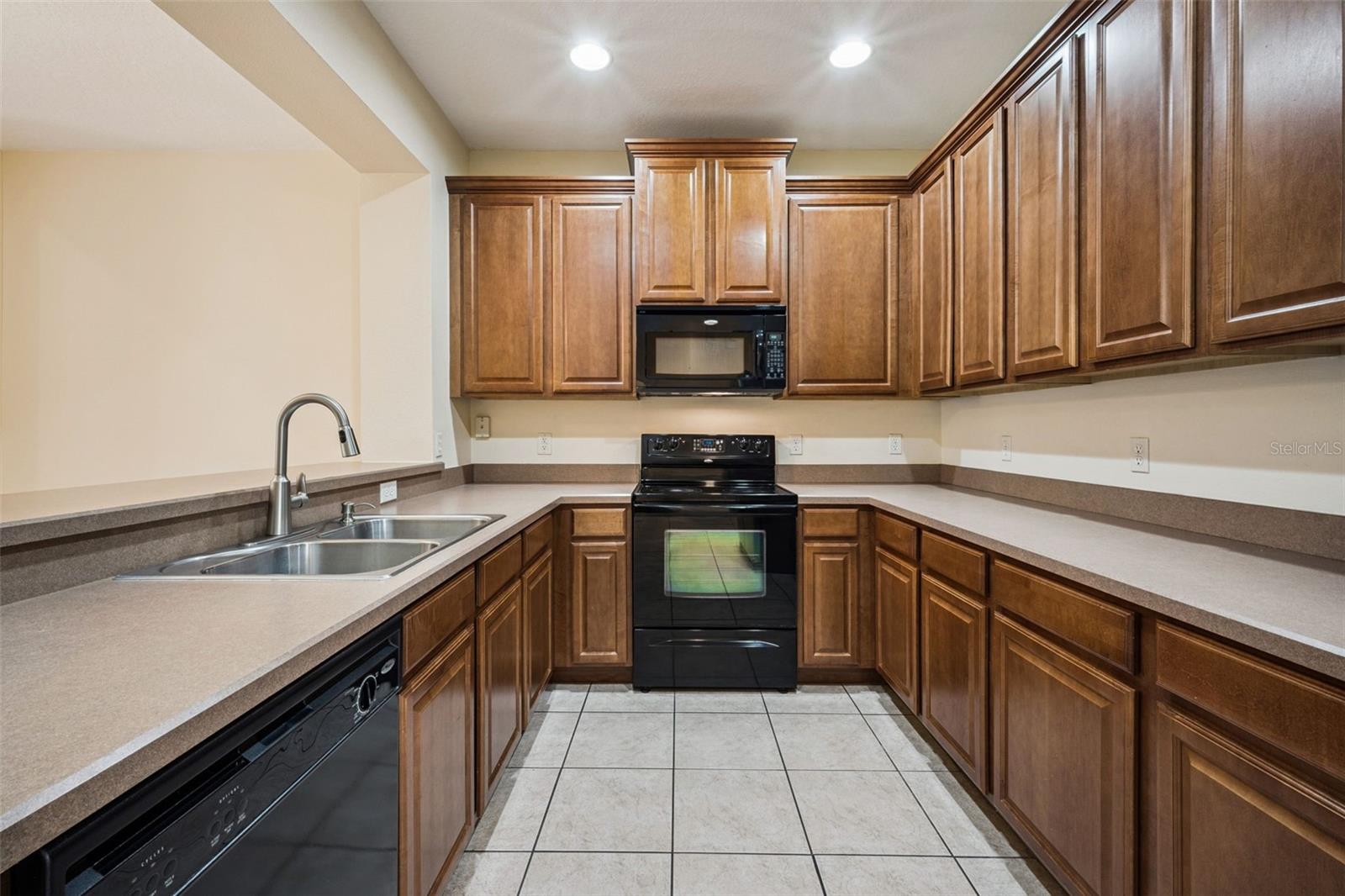 Image 7 of 48 For 952 Davenwood Court