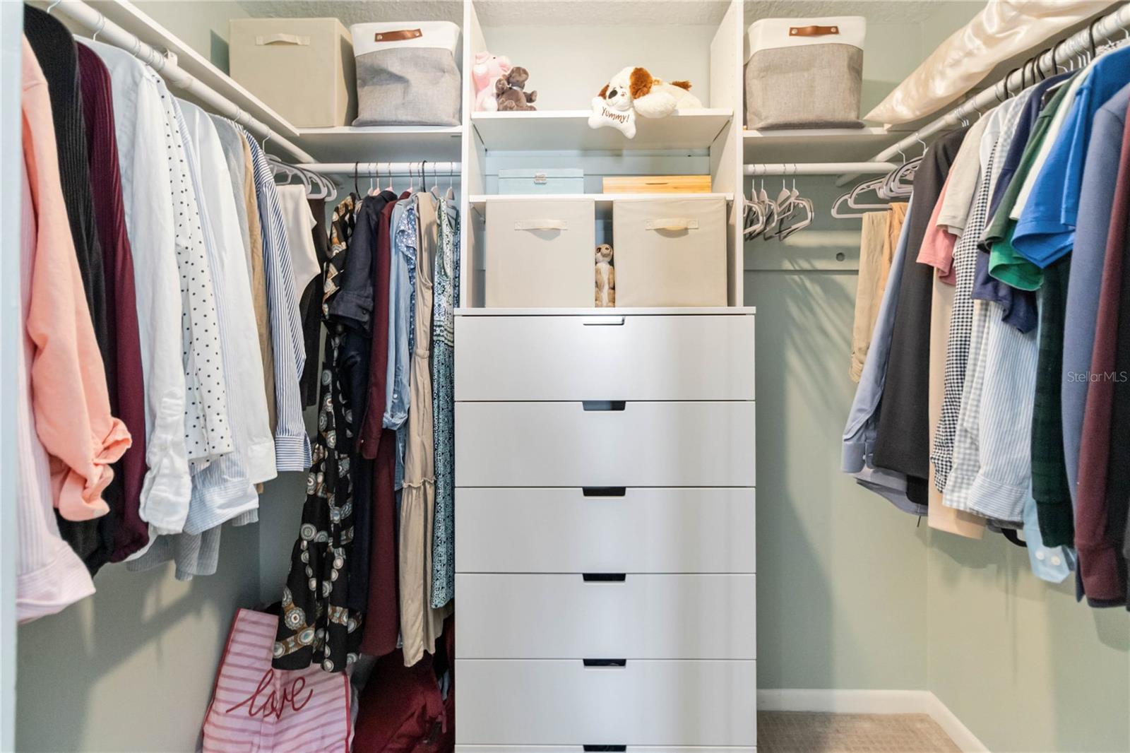 Listing photo id 11 for 621 Aldama Court