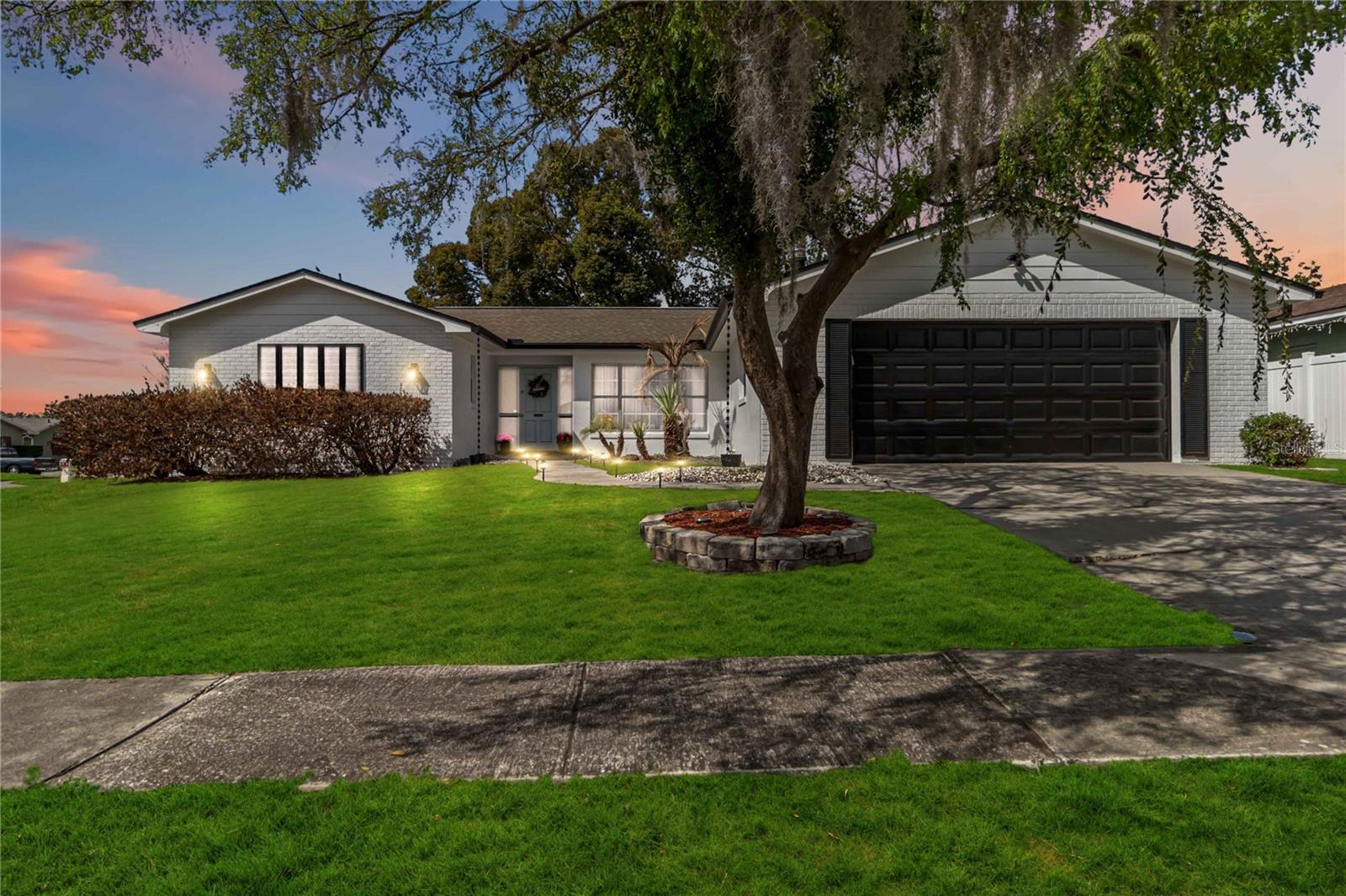 Listing photo id 0 for 621 Aldama Court